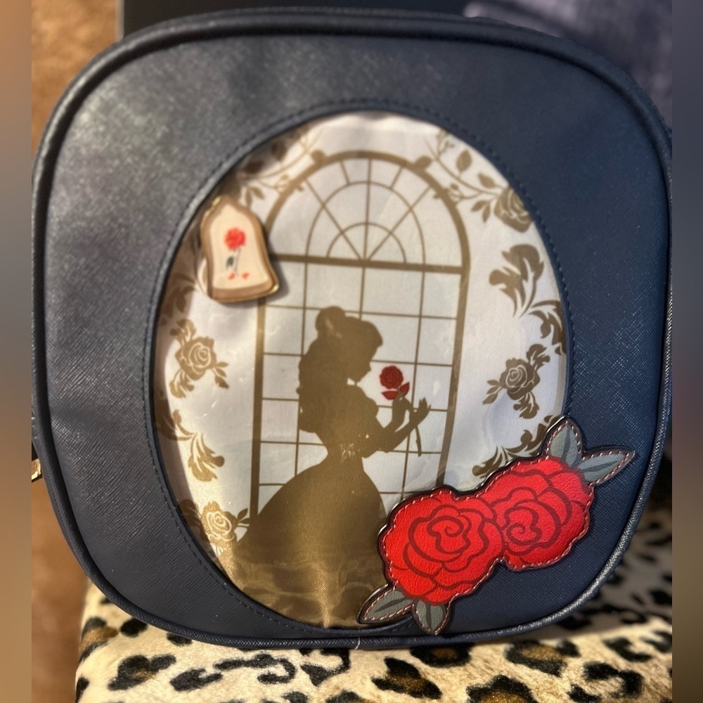 ❤️🌹 NWT-Disney Beauty and the Beast Belle
Backpack with collectable pin❤️🌹 - Picture 7 of 8